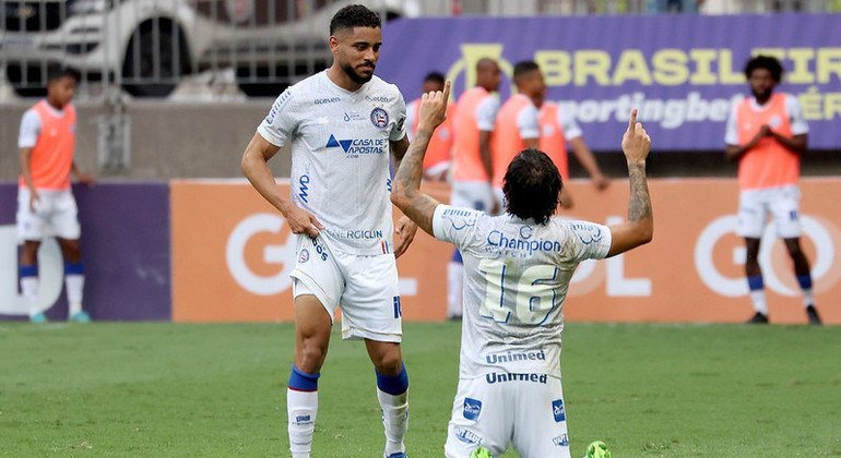 Bahia vira para cima do Vasco e garante vice-liderança da Série B