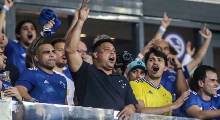 Ronaldo Fenômeno vibra com acesso do Cruzeiro