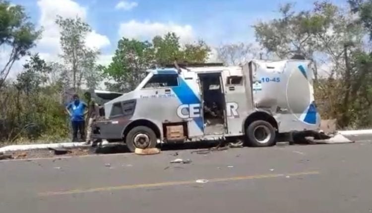 Assaltantes explodem carro-forte e roubam malotes na BR-316, entre Codó e Caxias