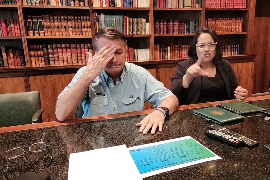 Análise: Bolsonaro sai pela porta dos fundos e arrisca vácuo político