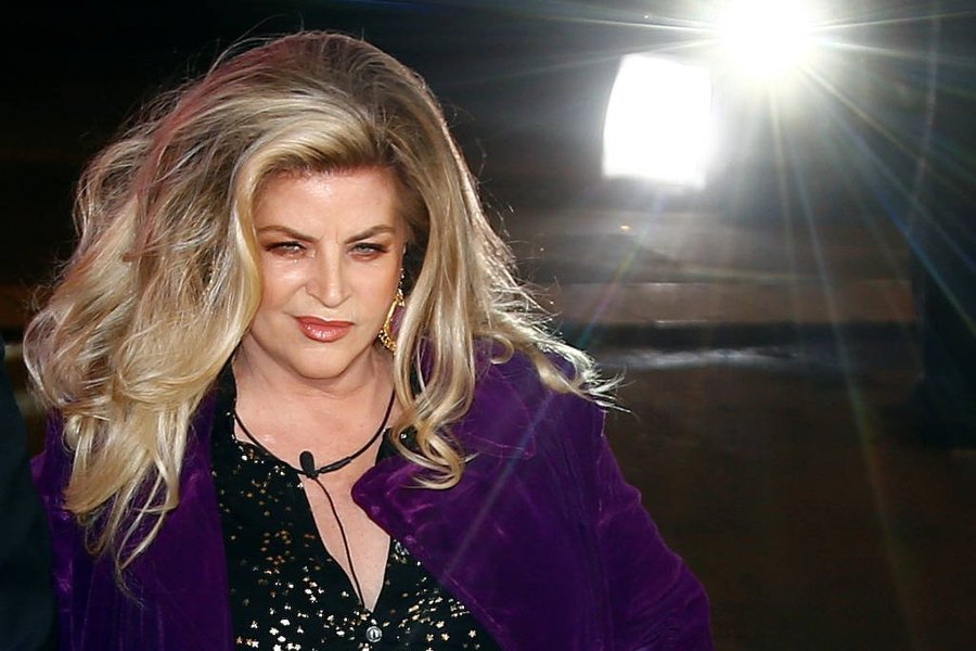 John Travolta e outros famosos fazem homenagens a Kirstie Alley