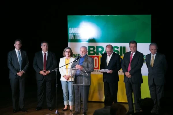 Lula anuncia Haddad, Múcio, Rui Costa, Dino e Mauro Vieira como ministros