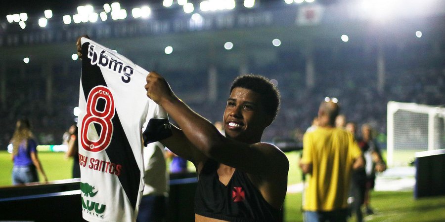 Vasco confirma ida do jovem volante Andrey Santos para o Chelsea