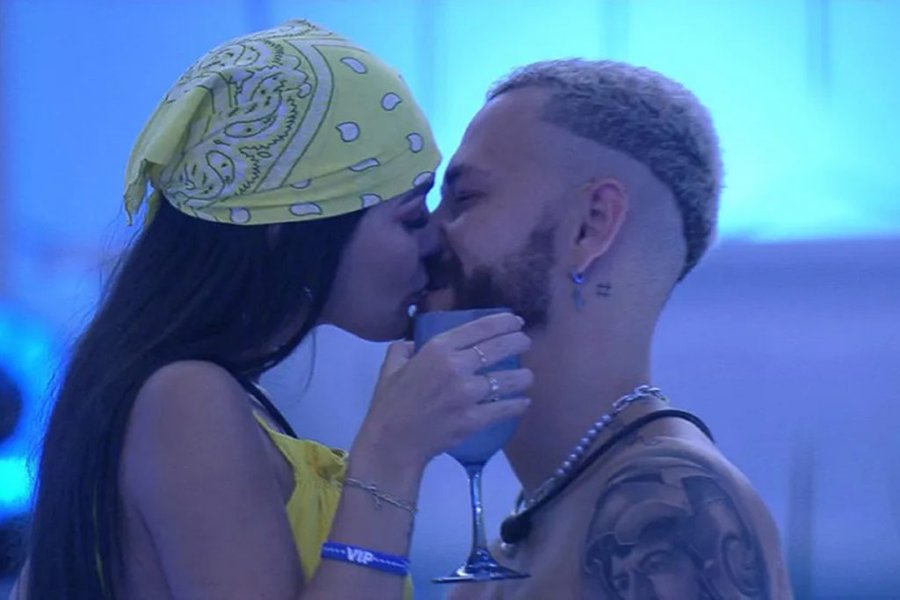 BBB23: Fred e Larissa se beijam durante a festa