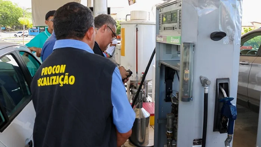 Postos de Teresina são autuados após aumento de preço abusivo na gasolina