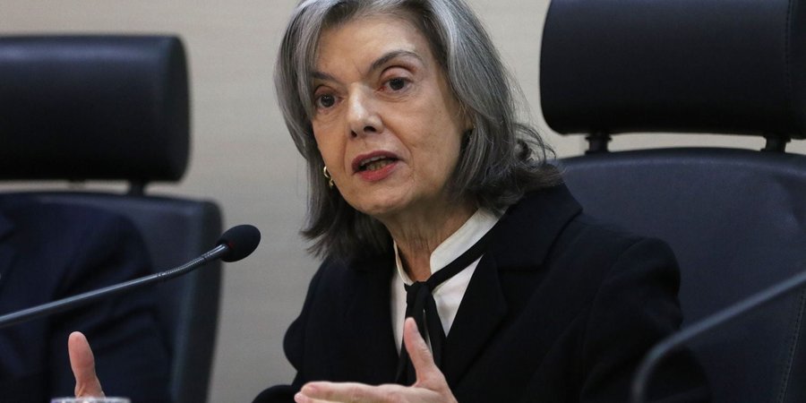 Cármen Lúcia envia processos de Bolsonaro para Justiça do DF