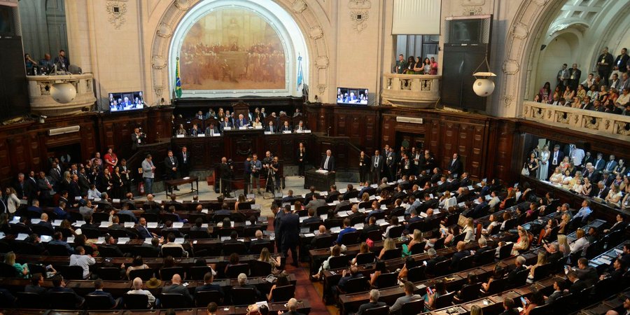 Rio: deputados estaduais eleitos tomam posse na Alerj