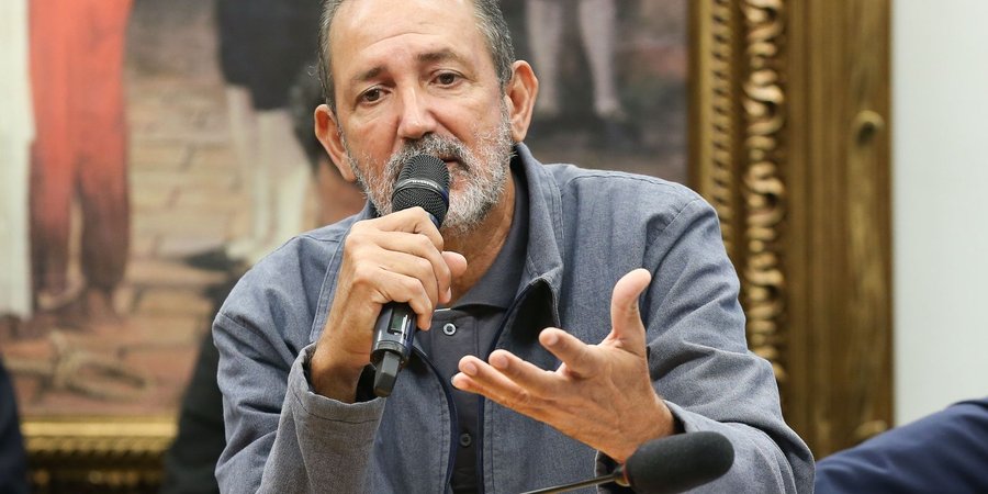 Rainha diz que governo ainda tem muito a fazer pela reforma agrária