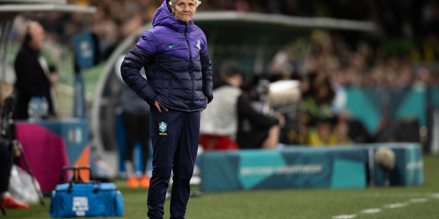 Sundhage atribui eliminação a jogo lento e demora nas substituições