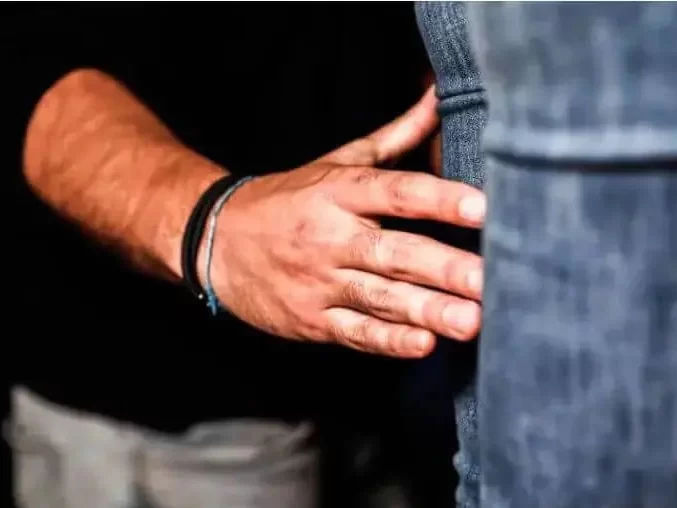 Homem é expulso de banco no DF ao se masturbar para funcionária
