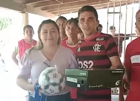 Joselândia Silva faz doação de material esportivo para escolinha de futebol do Povoado Coco dos Cardosos