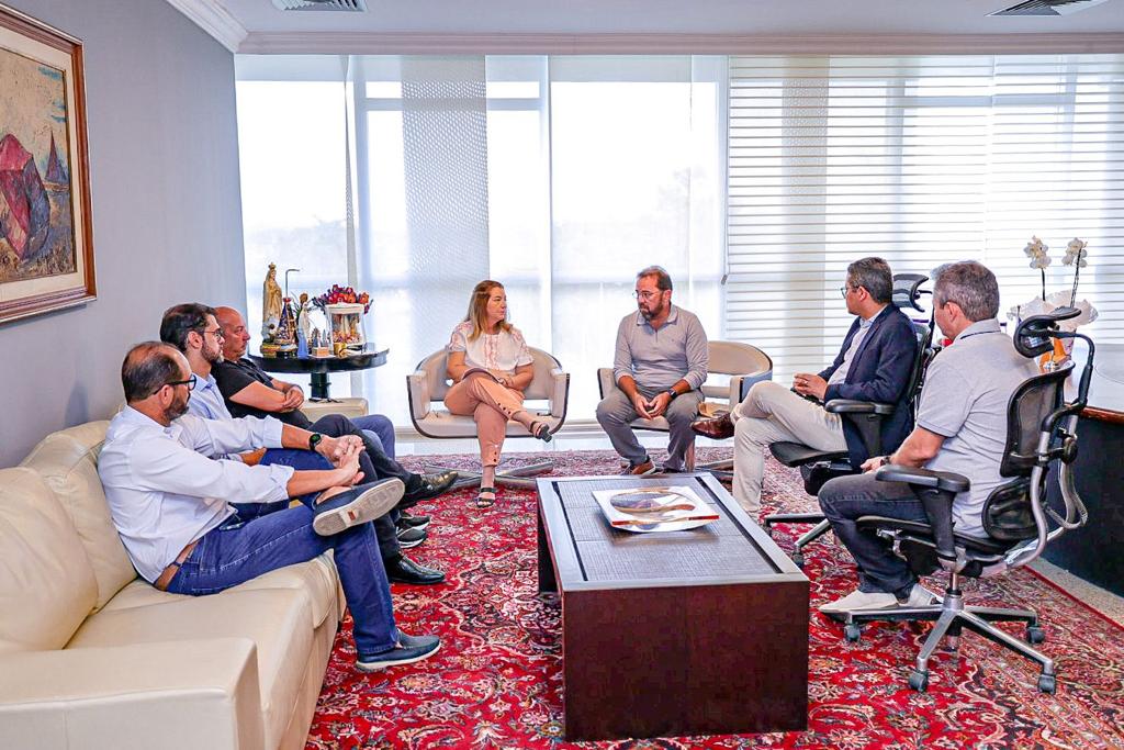 Iracema Vale se reúne com representantes do ciclismo, triathlon e corredores de rua de São Luís