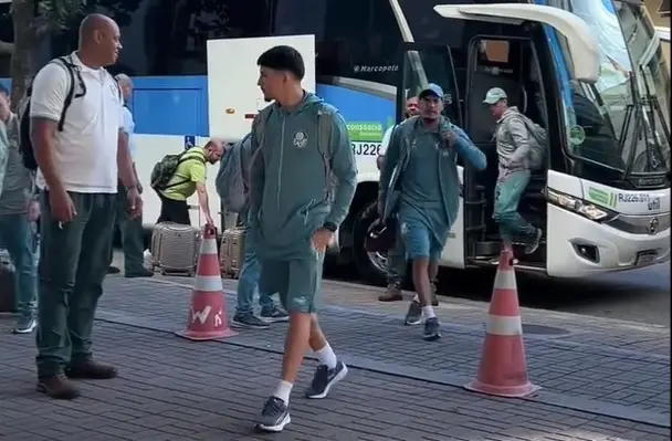 Elenco do Palmeiras já está no Rio de Janeiro para encarar o Flamengo; Veja os relacionados