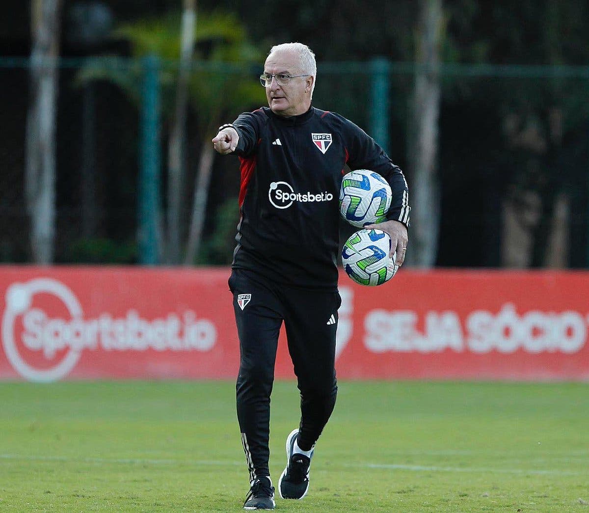 Em treino, Dorival esboça escalação do São Paulo para encarar o Fluminense