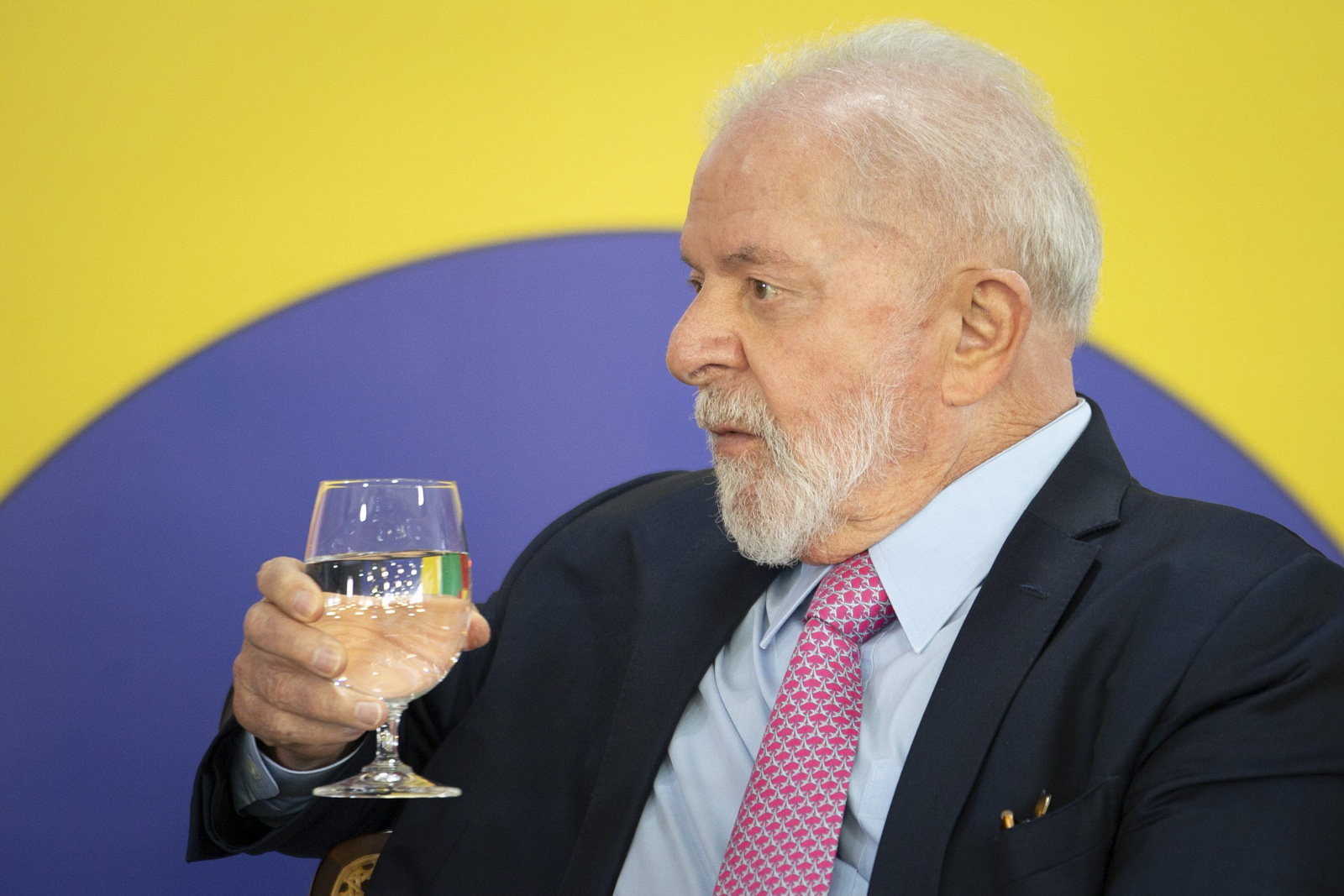 Lula compra antipsicóticos e antidepressivos para a Presidência