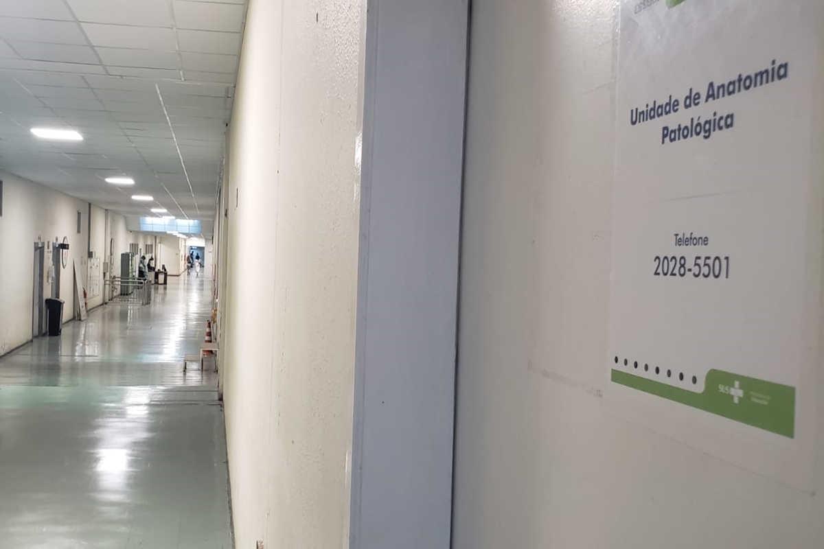 Por falta de médicos, 450 laudos de câncer não foram entregues no HUB