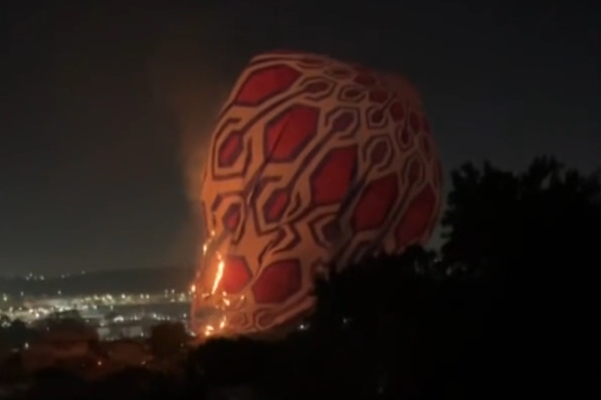 Vídeo: balão pega fogo no ar e cai sobre árvores do Parque Ibirapuera
