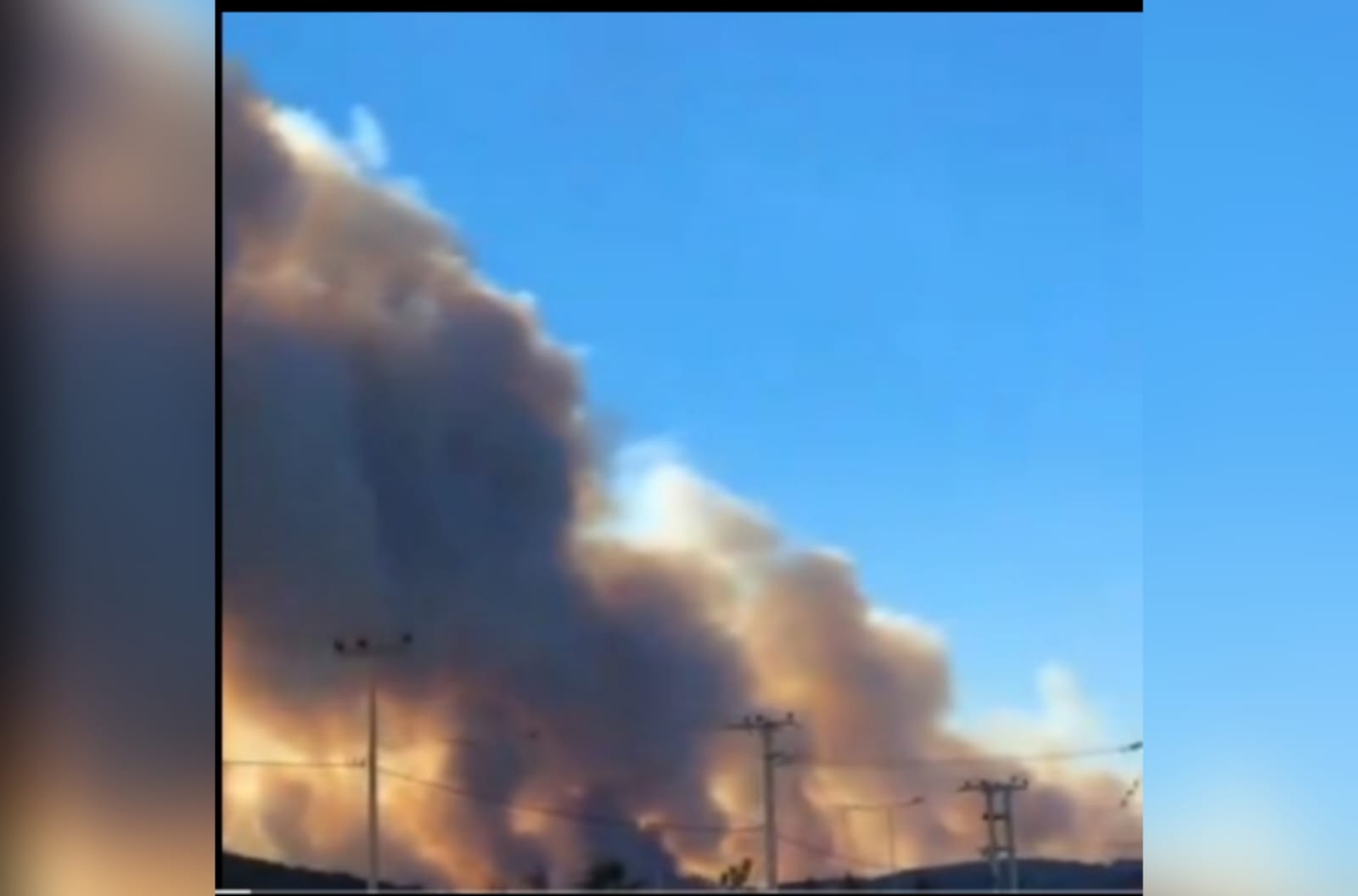 Avanço de incêndios florestais faz moradores deixarem Atenas