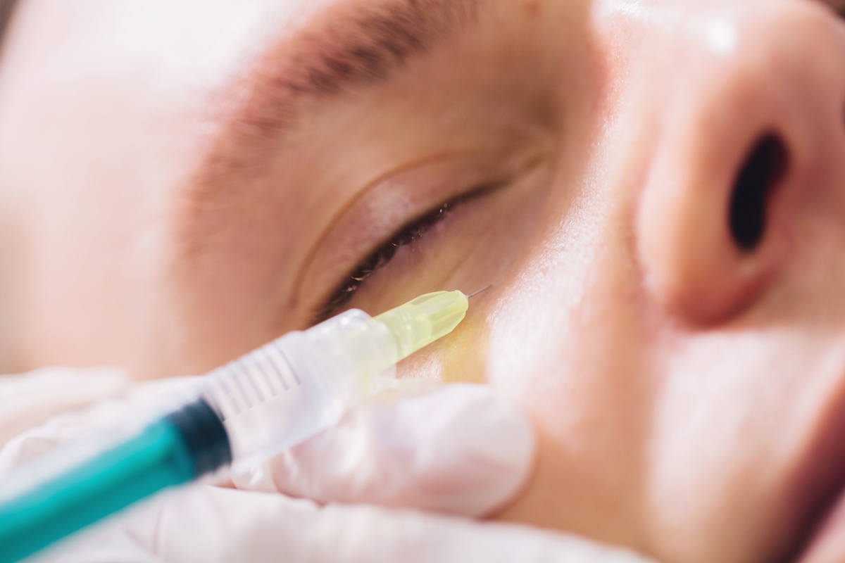 Procedimentos estéticos podem colocar visão em risco, alertam médicos