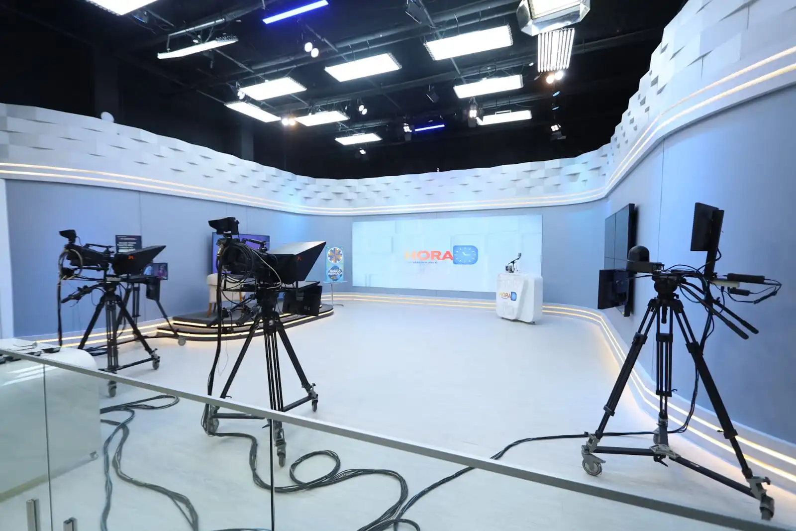 Grupo Difusora/ SBT estreia nova Central de Jornalismo (estúdio e news room)