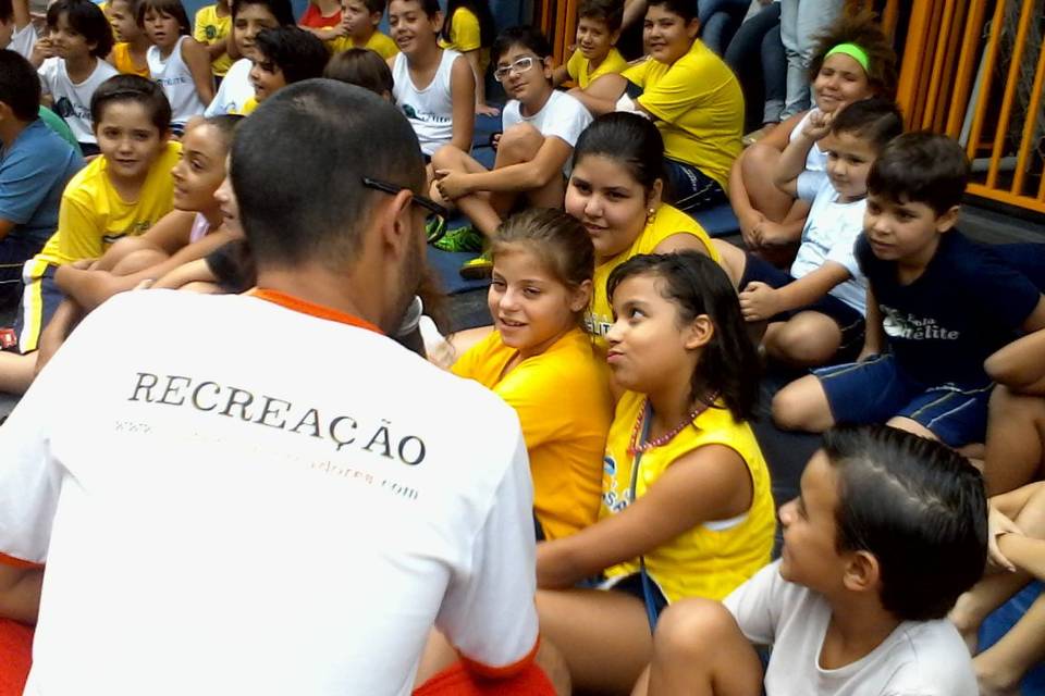 Painel de Emprego: vaga para monitor e recreador infantil freelancer