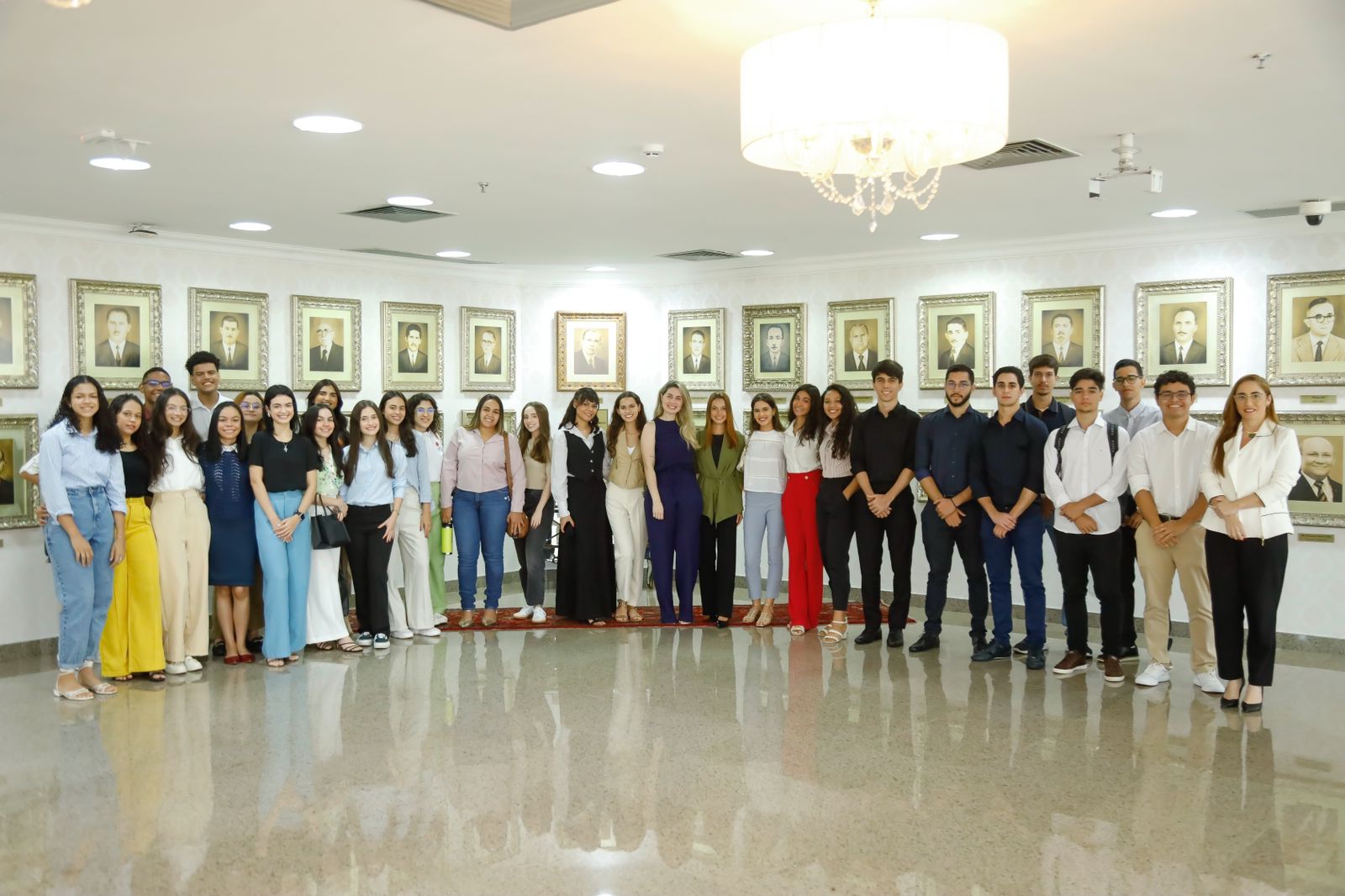 Acadêmicos de duas universidades visitam a ALEMA