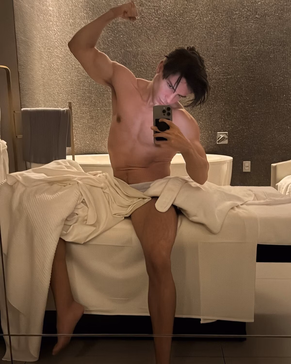 Foto: filho de Bispo Macedo aparece em cliques sensuais na web