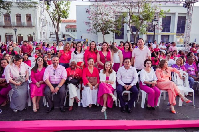 Iracema Vale prestigia ação estadual alusiva ao ‘Outubro Rosa’