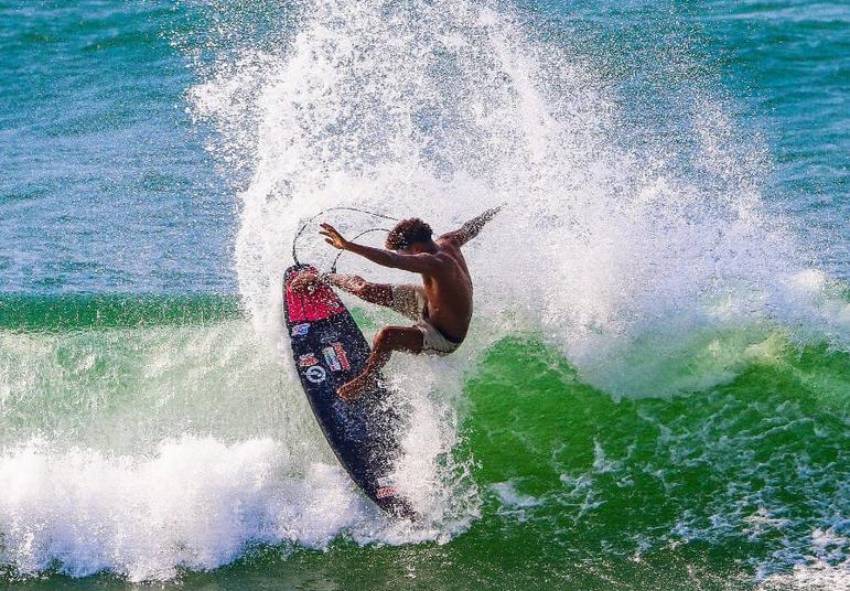 Kadu Pakinha treina em ondas do Peru com foco na sequência da temporada