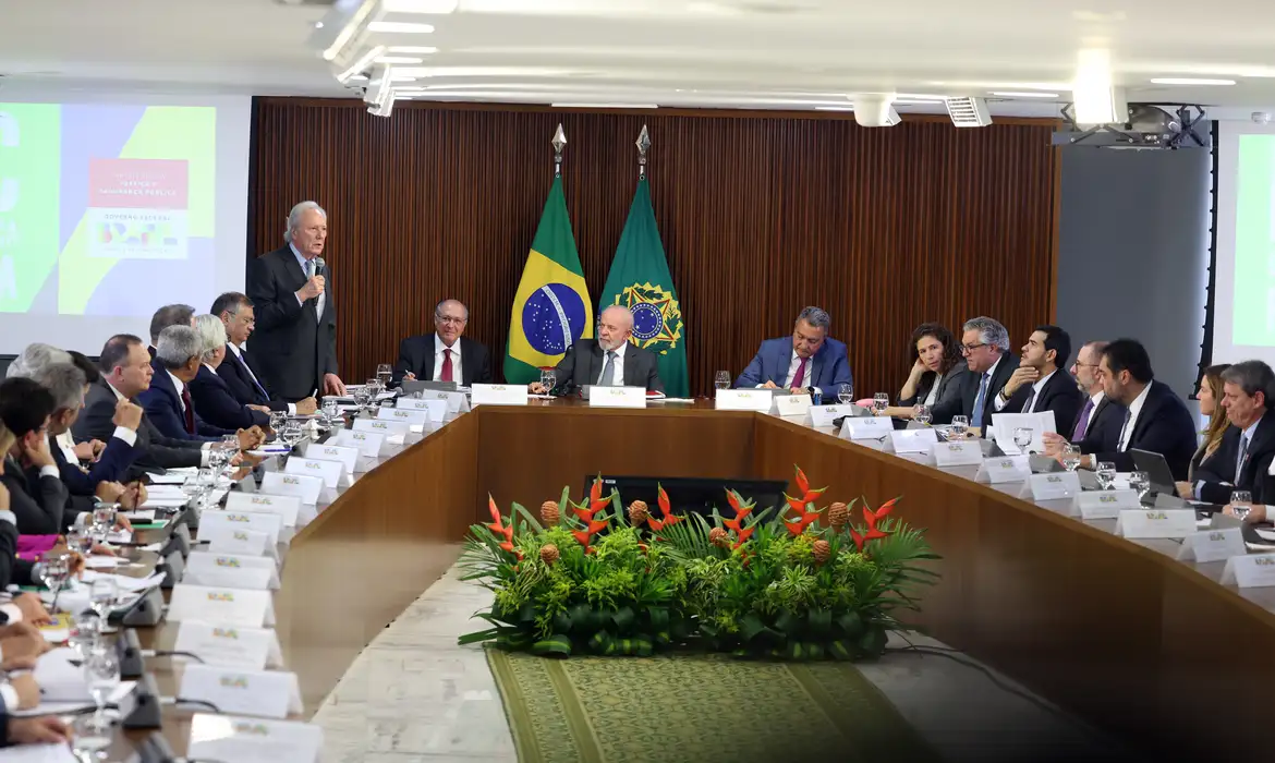Governo federal reúne governadores dos estados e outras autoridades para apresentar a PEC da Segurança Pública