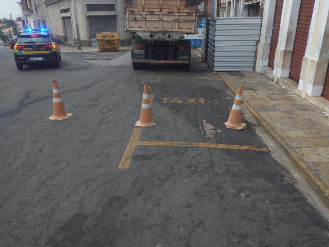 SMTT desmonta estacionamentos privados der “flanelinhas” nas vias públicas de São Luís
