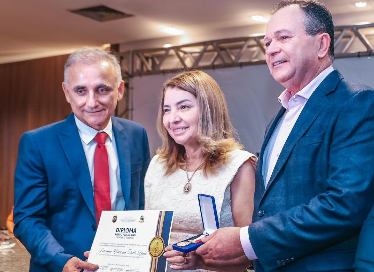 Iracema Vale recebe mais alta honraria da Polícia Civil do Maranhão