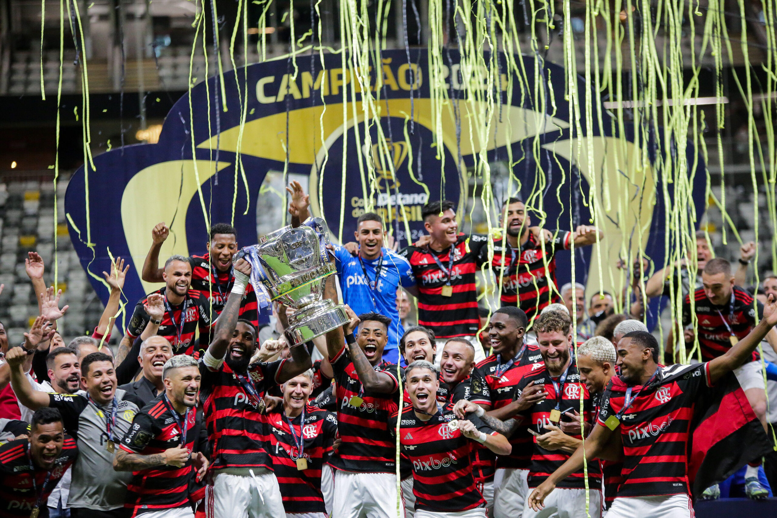 Flamengo encerra 2024 com folha salarial no patamar dos 50 clubes mais ricos da Europa