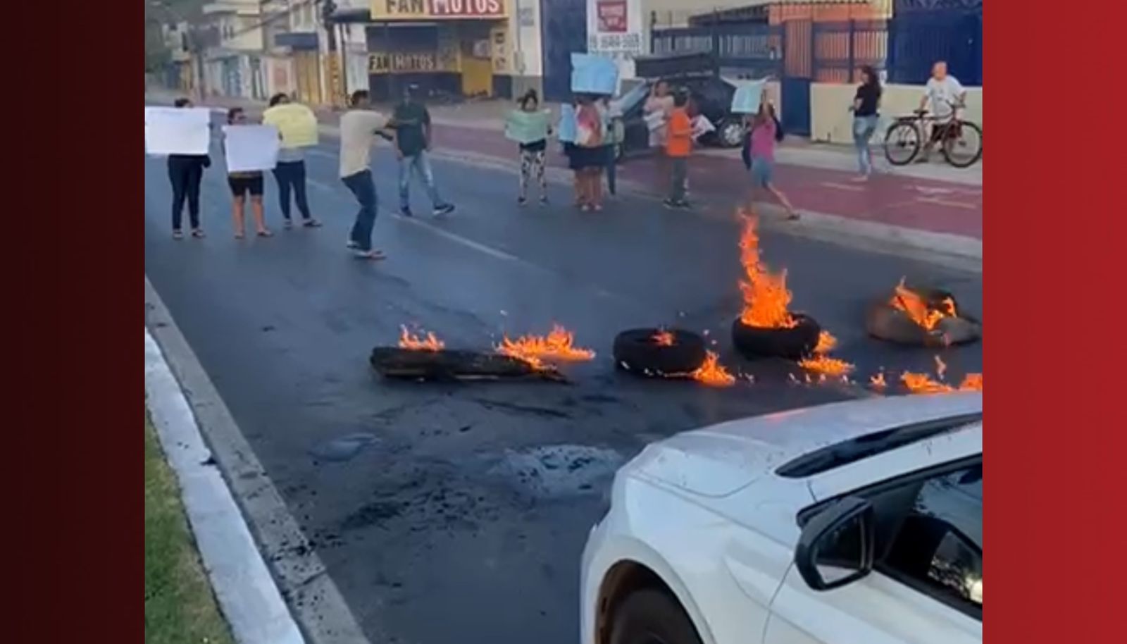 Moradores da Cidade Operária protestam contra aumento nas contas de água
