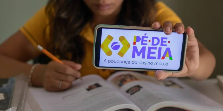 Programa Pé-de-Meia fecha 2024 com mais de 3,9 milhões de estudantes beneficiados em todo o Brasil