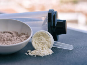 Whey protein: 48 marcas são suspensas por suspeita de produto adulterado; veja a lista