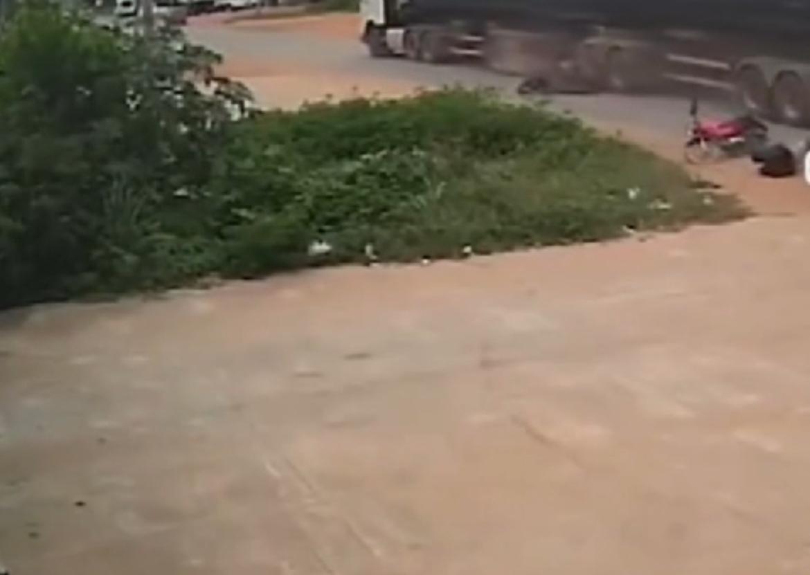 Mulher morre esmagada e filha fica ferida em acidente no Sul do Piauí