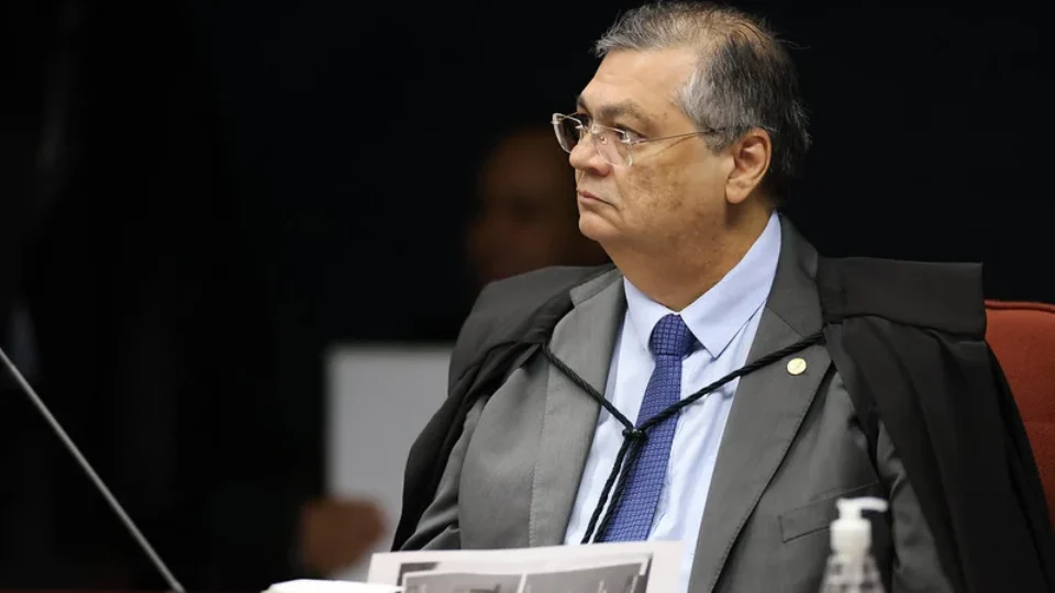 Dino intima líder do PL a explicar suposto acordo para divisão das emendas