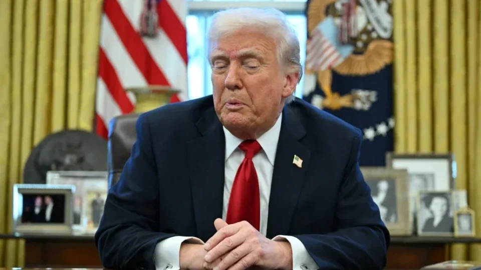 Trump é o presidente dos EUA com pior aprovação aos 100 dias mandato em 80 anos