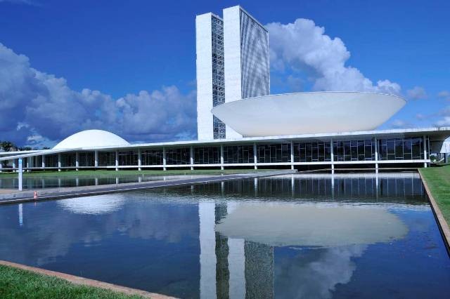 Senado aprova lei de retaliação comercial em resposta a tarifas de Trump