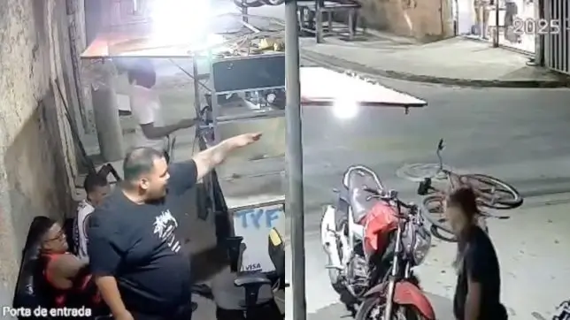 Jovem morre após acidente de bicicleta enquanto pedia ajuda