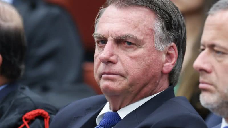 Moraes decide que Bolsonaro cometeu 'irregularidade isolada' e não será preso
