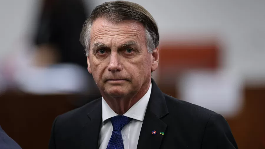 Moraes decreta prisão domiciliar de Bolsonaro