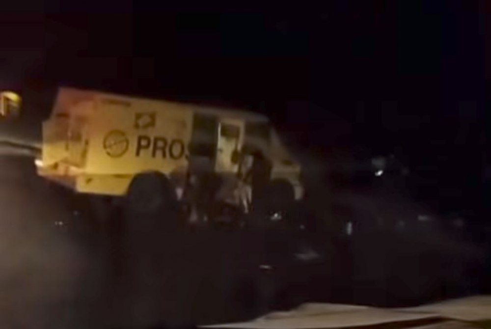 Assaltantes interceptam e explodem carro-forte na BR-010, no Maranhão