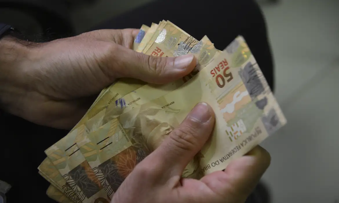 Orçamento de 2026 prevê salário mínimo de R$ 1.631