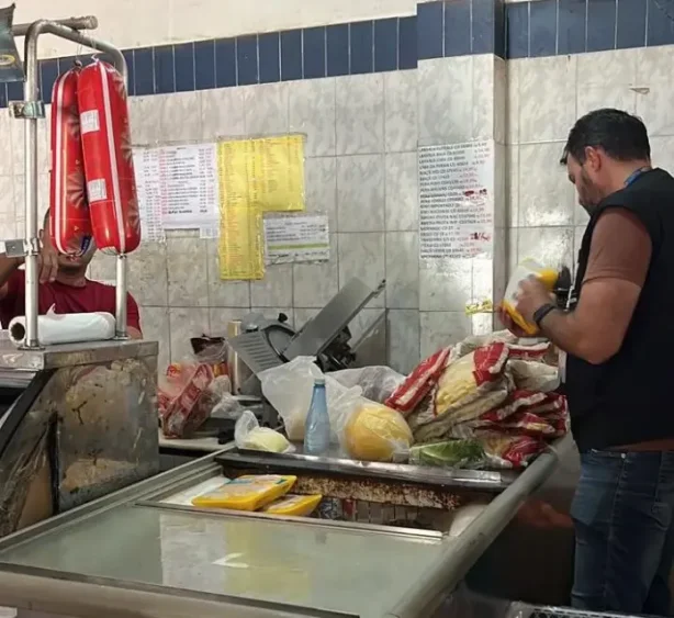 Procon MA autua comércio em Parnarama por venda de produtos vencidos e irregularidades estruturais