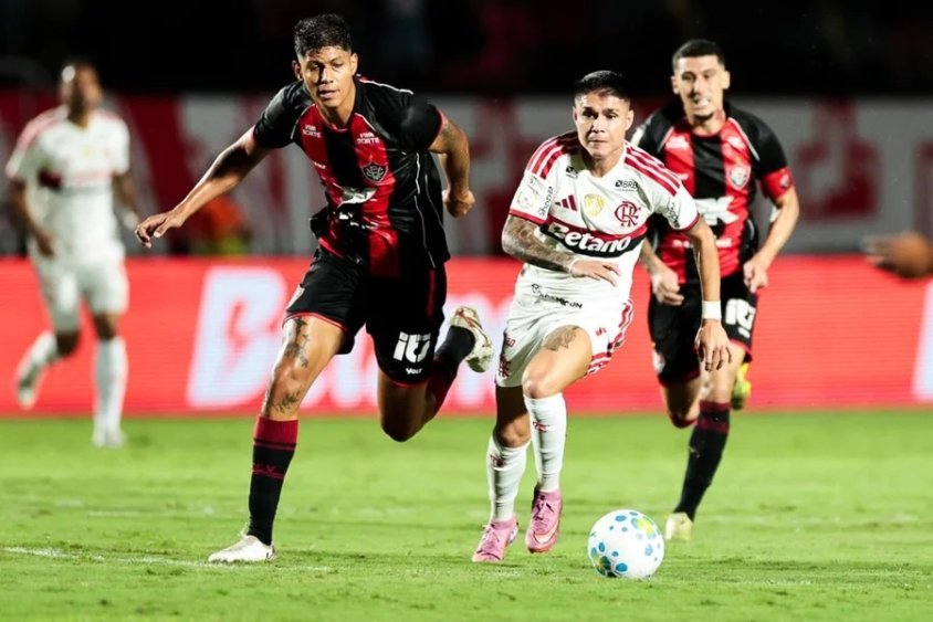 Vitória surpreende no Barradão, elimina o Flamengo e avança na Copa do Brasil