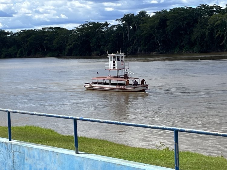Barco utilizado nas buscas por adolescente desaparecido afunda durante operação no Rio Parnaíba, em Parnarama