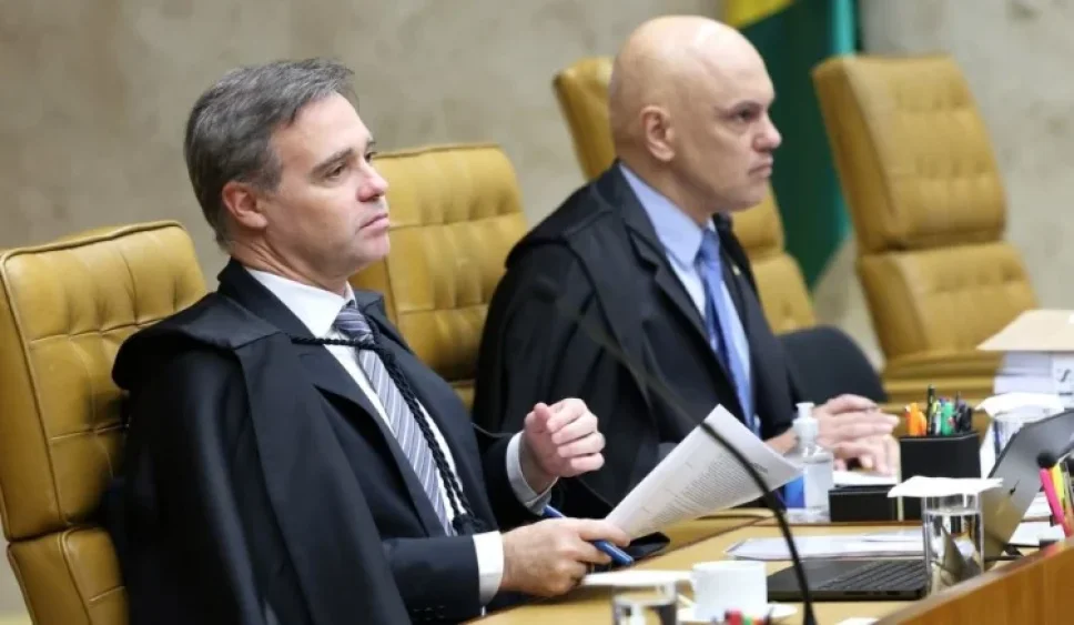Alexandre de Moraes e André Mendonça protagonizam bate-boca antes de sessão no STF