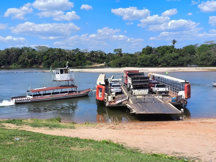 Baixa vazão do Rio Parnaíba faz PIPES reduzir número de balsas na travessia entre Parnarama e Palmeirais